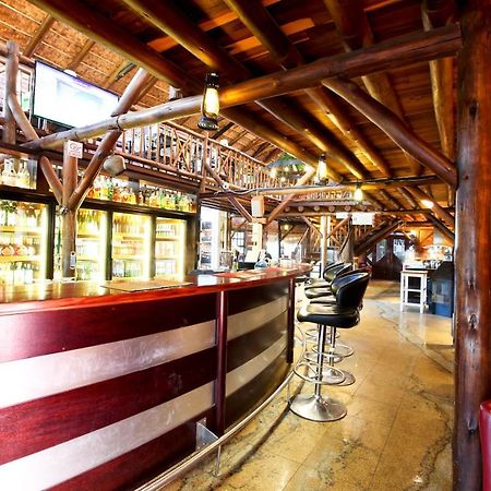 Back2Roots Backpackers Hostel Уиндхоек Екстериор снимка