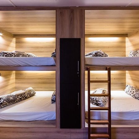 Back2Roots Backpackers Hostel Уиндхоек Екстериор снимка